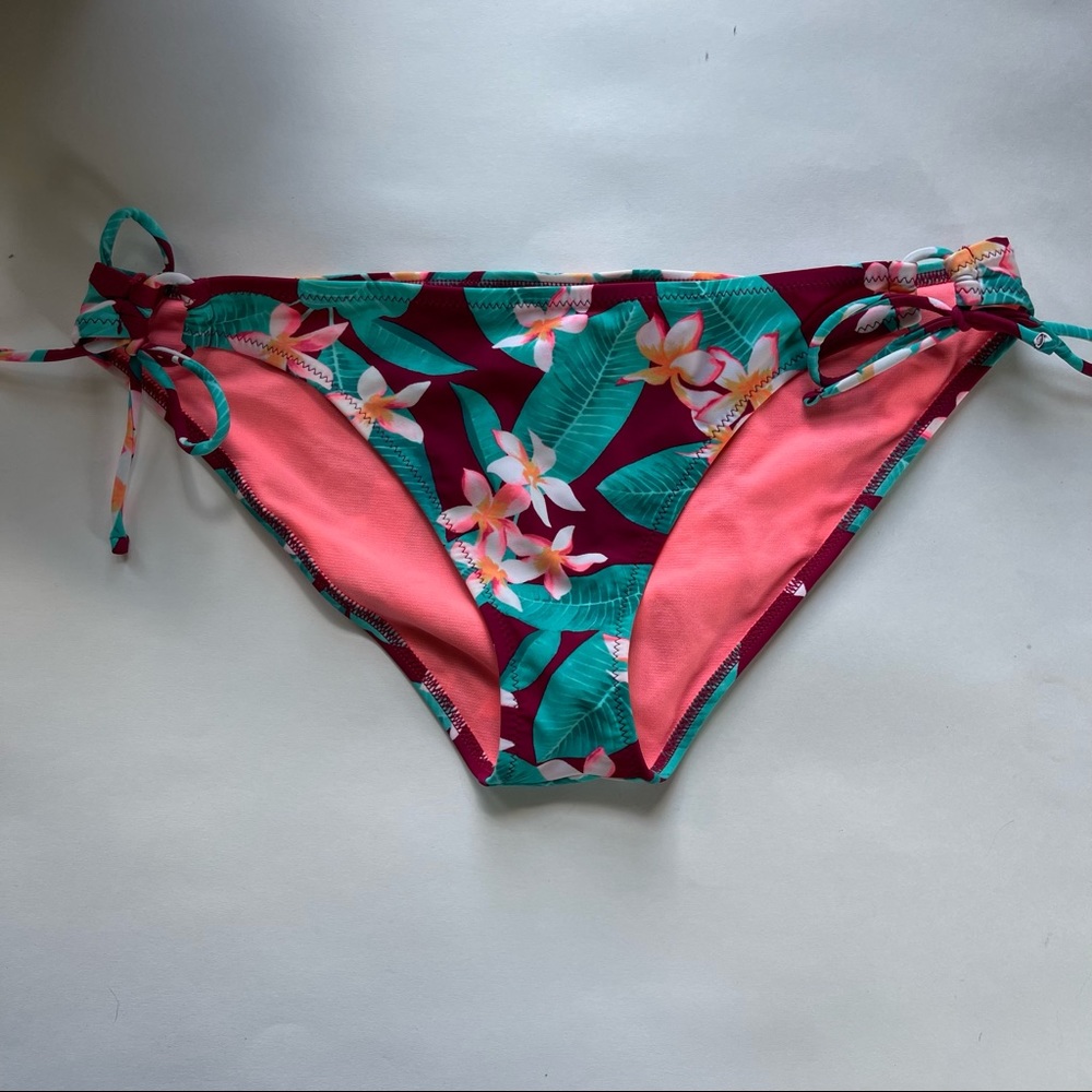 ✨ Raisins Tropic Floral Bikini Bottom ✨